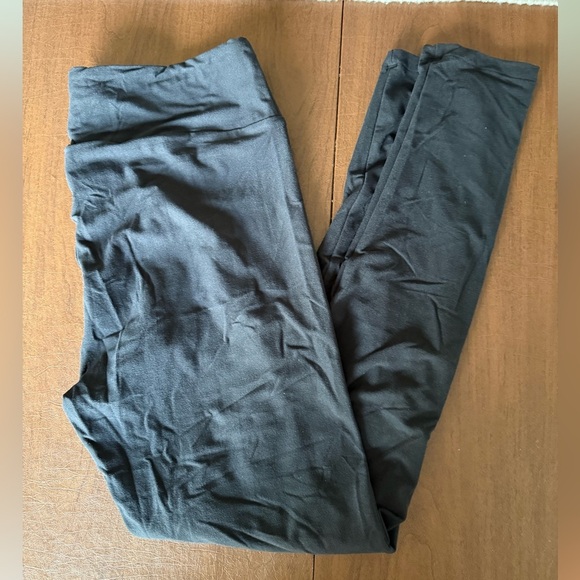 NWOT Lularoe Black Leggings OS Tall & Curvy NEVER WORN - Picture 1 of 10